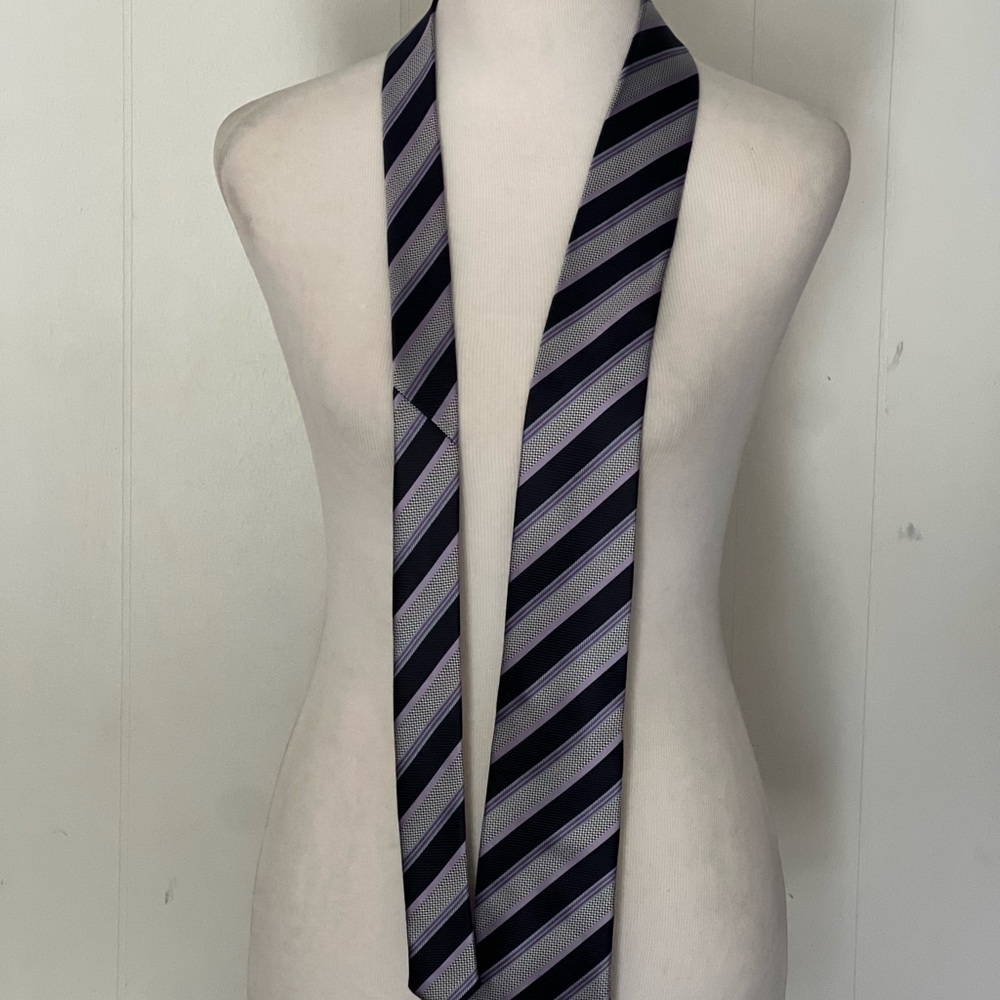 Elegant Striped Men's Tie